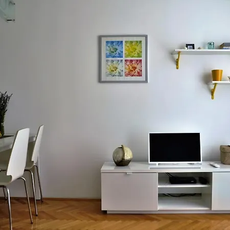 Lu Charming Studio Split