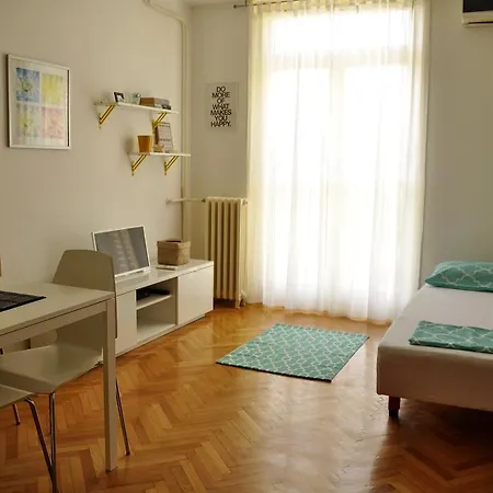 Lu Charming Studio Split